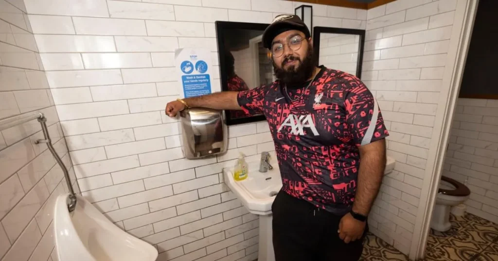 We visited the pub urinal at the centre of Count Binface’s bizarre manifesto