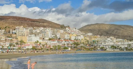 British man, 88, dies defending wife from muggers in Tenerife