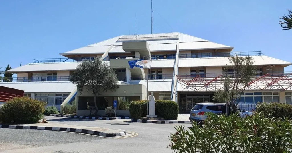 Boy, 3, dies after falling from hotel window while playing with dad