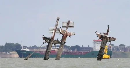 Masts of ‘doomsday wreck’ packed with explosives to be cut down in weeks