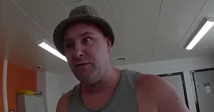 Moment con man thought he was getting out of prison before being arrested at the gate