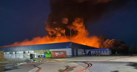 Massive fire breaks out at Essex warehouse as residents told to ‘keep windows shut’