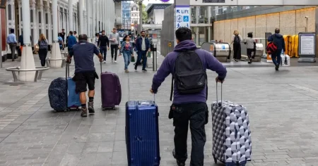 London railway tunnel to Heathrow closed over safety fears