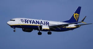 Ryanair passengers ‘vomit’ and ‘pass out’ after being left on sweltering plane