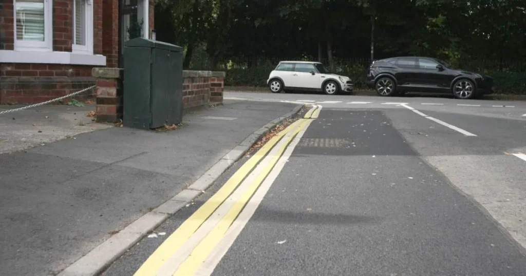 Residents baffled after ‘quadruple’ yellow lines appear on street