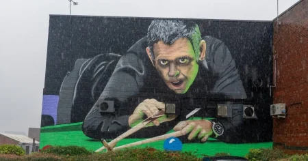 Giant Ronnie O’Sullivan mural compared to a zombie after leaving fans terrified