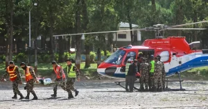 Fears of new floods rise in Nepal after rescue efforts suspended