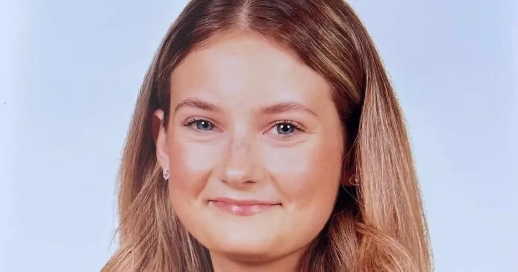 Young woman killed when her Fiat 500 ploughed into tree