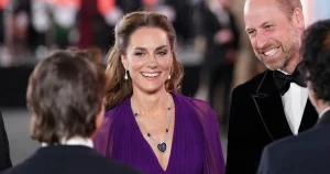 Kate stuns in purple and Diana earrings as Tom Cruise helps her down stairs at Digger premiere
