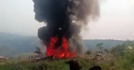 At least 13 killed after plane crashes in emergency landing near homes