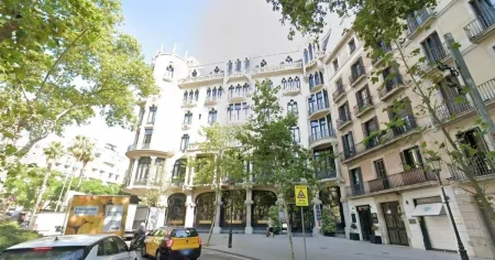 Man stabbed in the neck at five-star hotel in Barcelona
