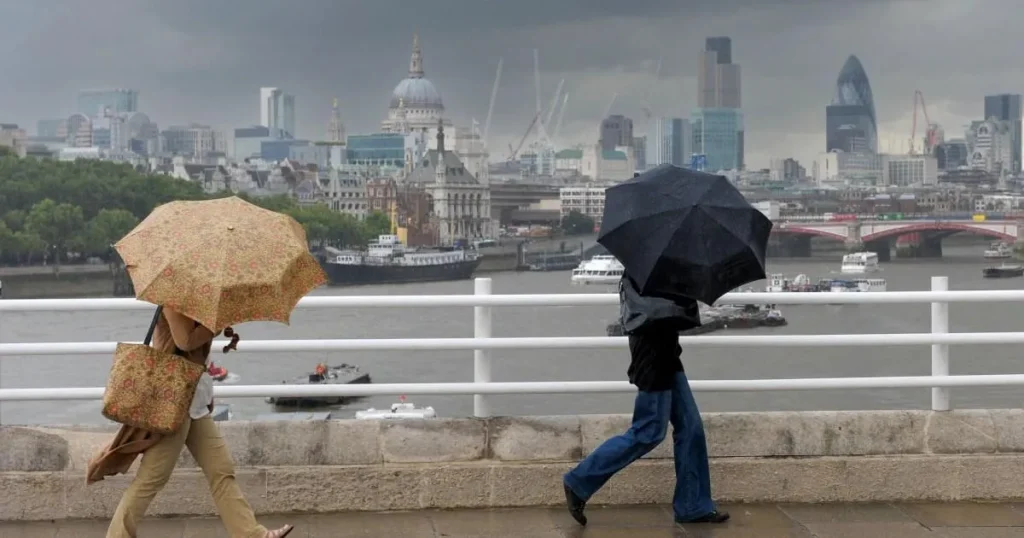 Londoners warned to stockpile food as ‘Godzilla’ El Niño could cause ‘polar vortex’