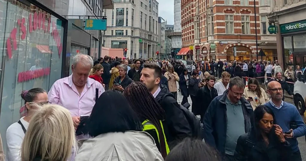 Thousands evacuated near Liverpool Street and told ‘do not smoke’ after ‘gas leak’